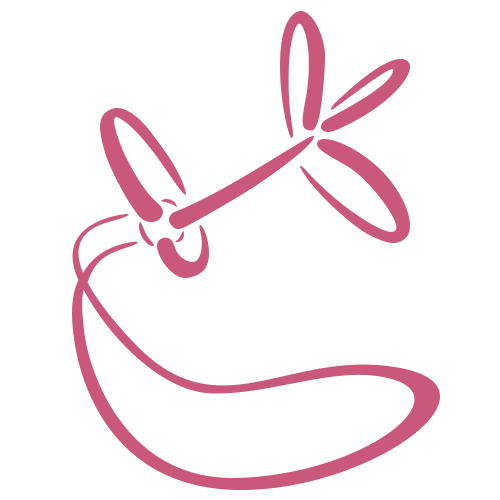Dessin simple au trait rose d'un visage souriant formé par une ligne courbe et une forme abstraite d'hélice au-dessus, évoquant un chapeau ludique sur fond blanc.
