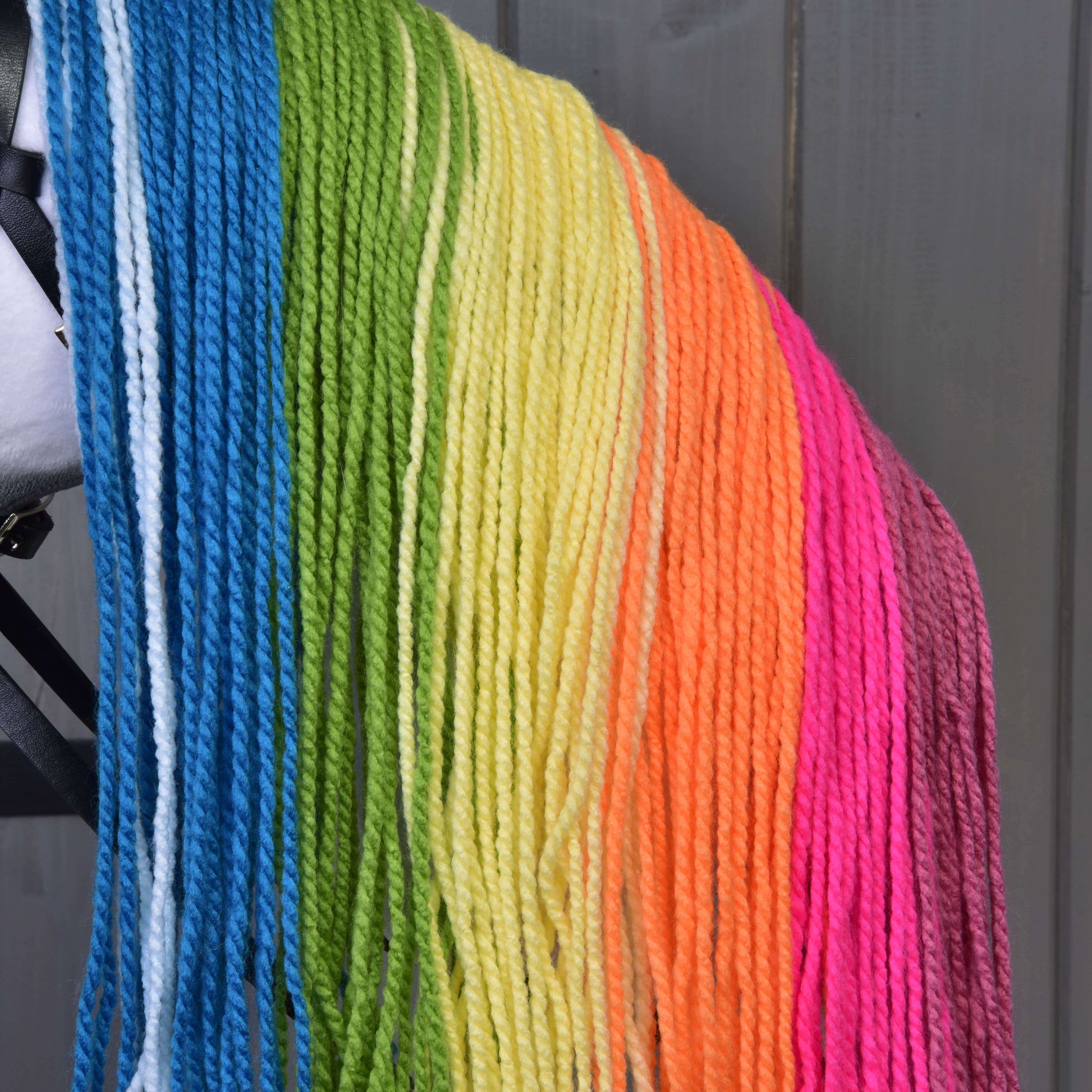 Hobby Horse Einhorn Rainbow mit Trense und Halfter