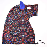 Combinaison de protection Hobby Horse Alice (Lycra) de Hobby Horse LarDen avec motifs circulaires vifs, trou découpé, pointe en tissu bleu et cordon noir en bas, présentée à plat sur fond blanc.