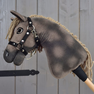 Hobby Horse Avalon mit schwarzem Halfter, Größe XS