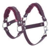 Hobby Horse LarDen Halfter mit Fell - Kunstleder Burgundy mit weicher, flauschiger Polsterung für Komfort und Kontrolle sowie silberfarbener Hardware, ein stilvolles und funktionales Accessoire für Ihr Hobby Horse.