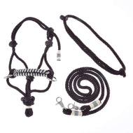 Seilset Chocolate von Hobby Horse LarDen mit schwarzem Halfter für Hobby Horse und Führstrick mit silberfarbenen Beschlägen und weißer Zierwicklung, ideal für deine Hobby Horse Abenteuer, vor weißem Hintergrund.