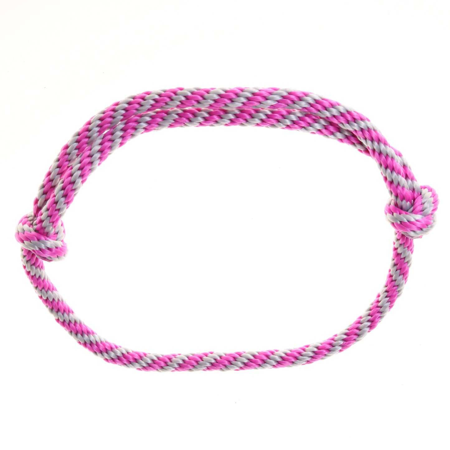 Set Start Pink (Halfter + Halsring + Führstrick + Zügel) von Hobby Horse LarDen enthält ein Halfter, einen Halsring, einen Führstrick und ovale Zügel in Pink, Weiß und Lila – ideal als Hobby Horse Zubehör oder zur Verwendung als Zügel. Vor weißem Hintergrund gezeigt.