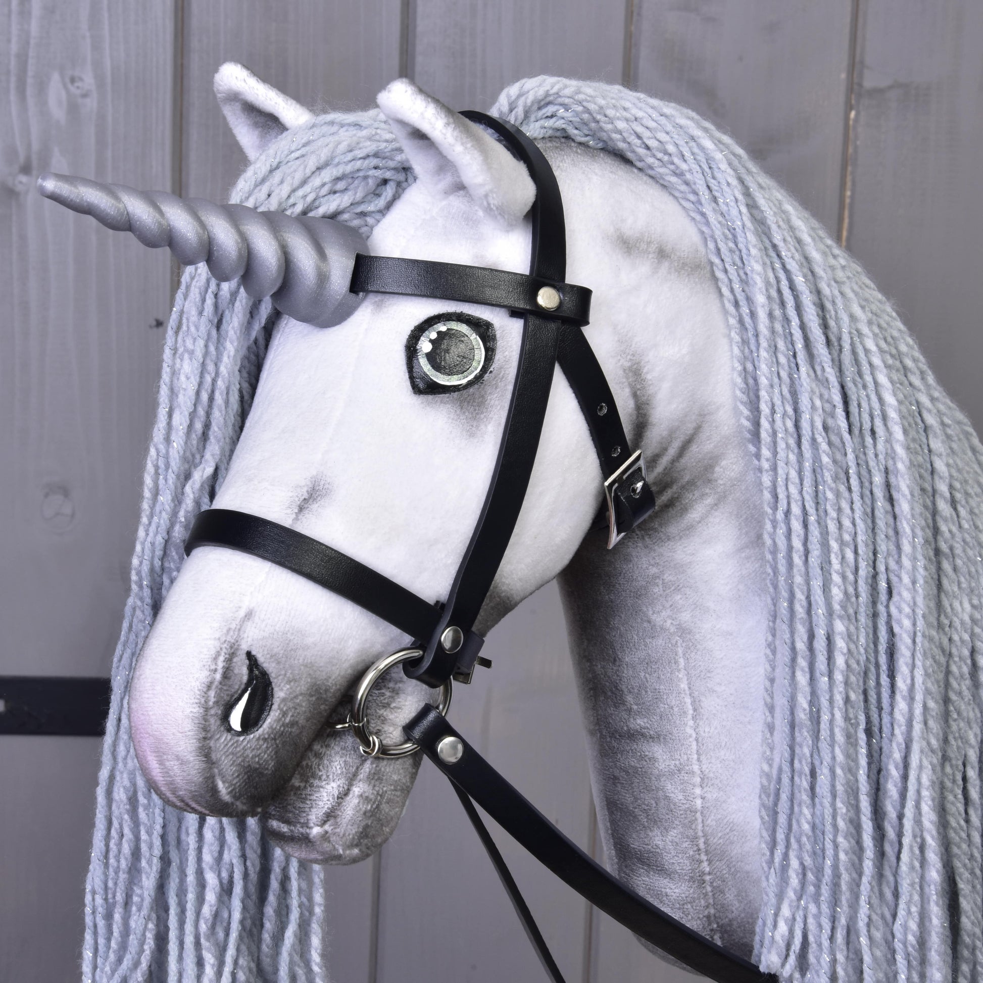 Hobby Horse Einhorn Silver mit Trense und Halfter