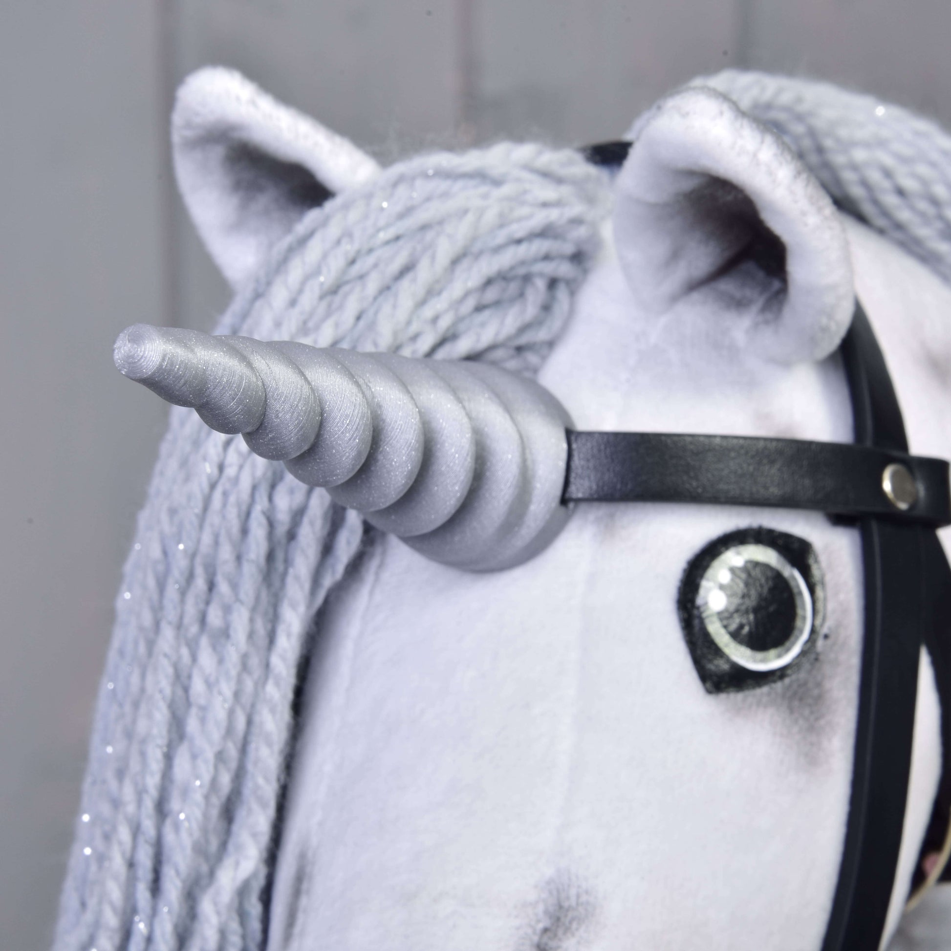Hobby Horse Einhorn Silver mit Trense und Halfter