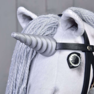 Hobby Horse Licorne Silver avec Bride et Licol