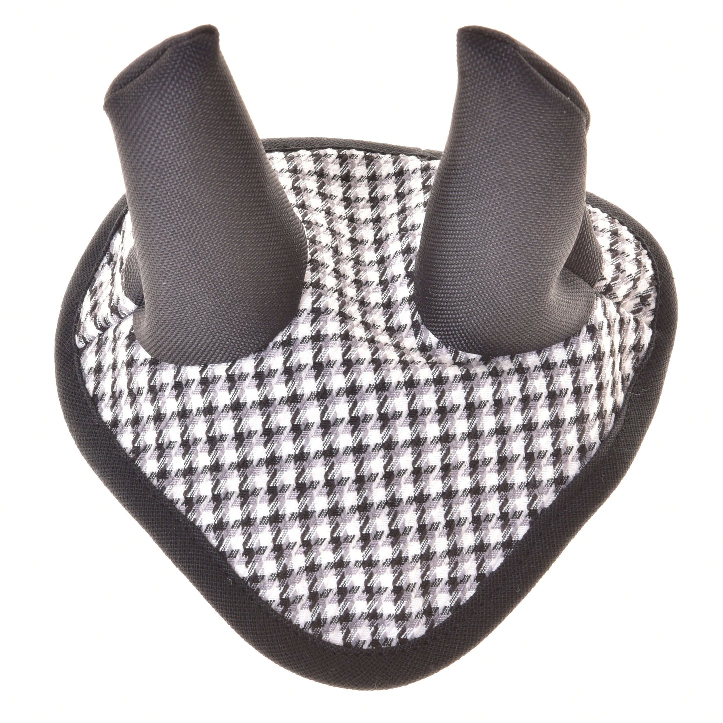 Bonnet d’oreilles anglais noir à carreaux de Hobby Horse LarDen avec motif à carreaux noir et blanc, deux extensions dressées et base triangulaire arrondie, idéal comme protection élégante contre les insectes pour votre cheval.
