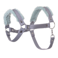 Halfter grau mit mint Fell von Hobby Horse LarDen ist ein Nylon-Accessoire mit weichem mintfarbenem Kunstfell, verstellbaren Riemen, Metallringen und Druckknöpfen – ideal als Halfter für Hobby Horse oder Tiergeschirr.