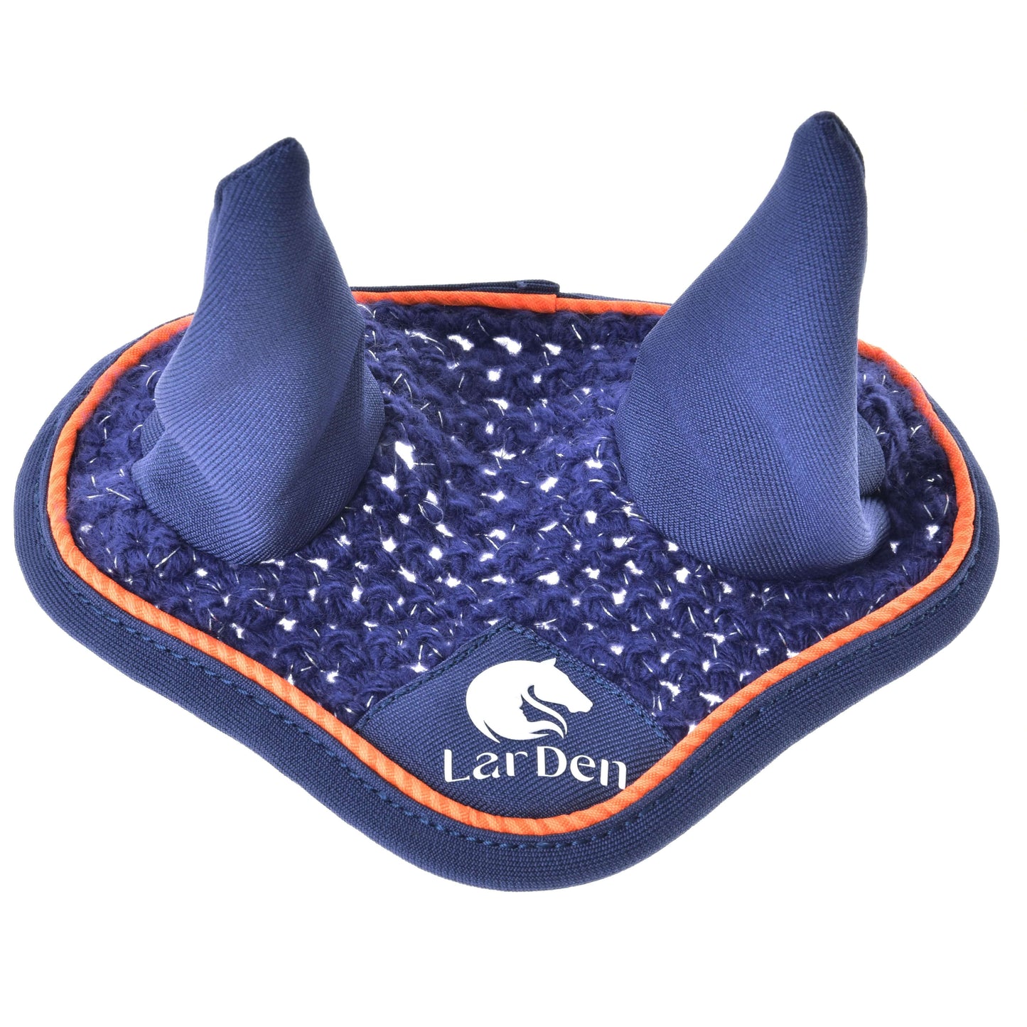 Bonnet d’oreilles au crochet Bleu Sport de Hobby Horse LarDen avec deux oreilles dressées, bordure orange, protection contre les insectes et logo tête de cheval blanc avec texte « LarDen » sur le devant.