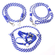 Set Start Blau (Halter, Halsring, Führstrick, Zügel) von Hobby Horse LarDen umfasst ein Halfter, einen Führstrick, Zügel und einen Halsring – passende blaue Accessoires, perfekt für dein Hobby Horse.