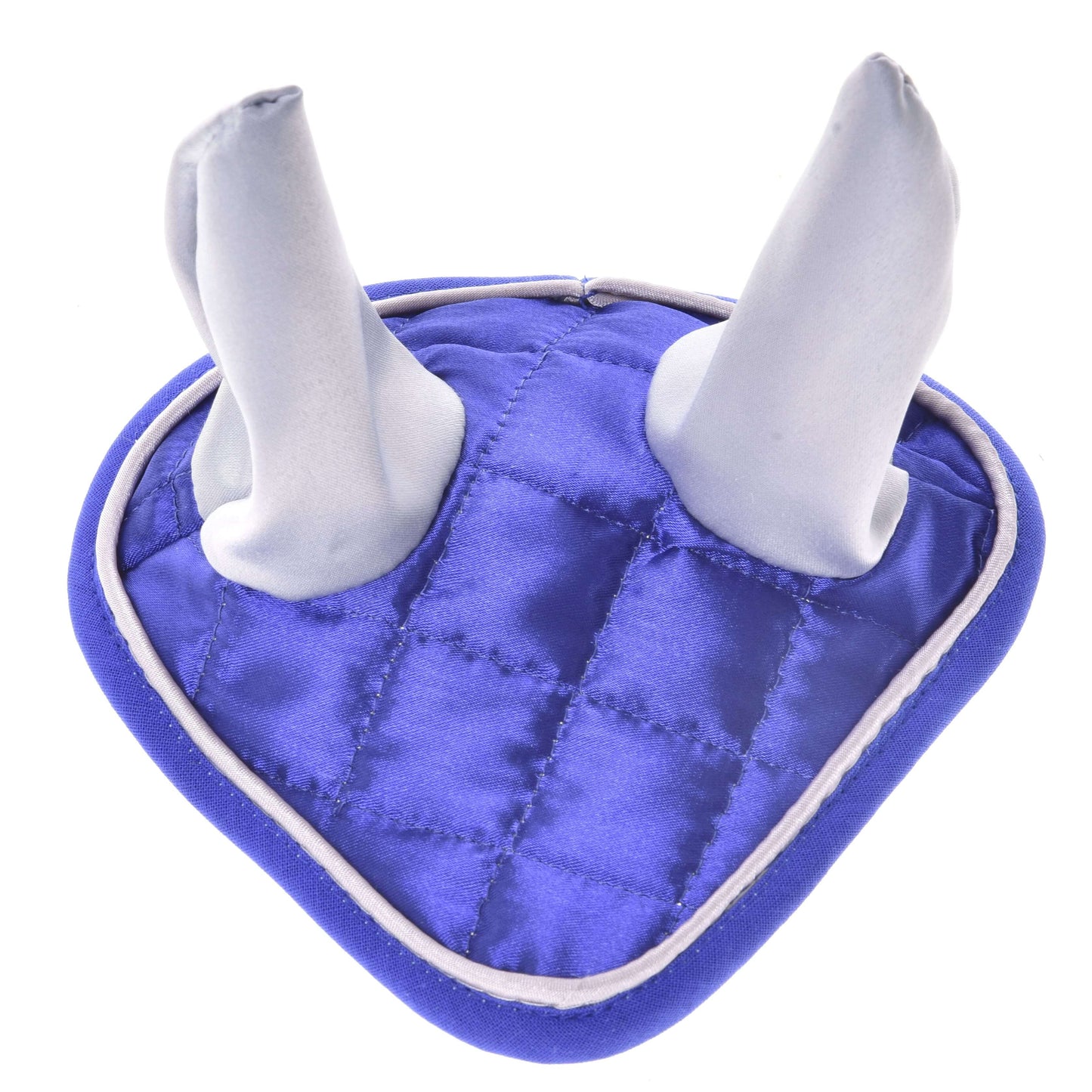 Die Hobby Horse LarDen Ohrenkappe DeLuxe Blue, ein blaues gestepptes Stoffteil mit zwei aufrechten grauen Stoffkegeln, ist vor weißem Hintergrund zu sehen.