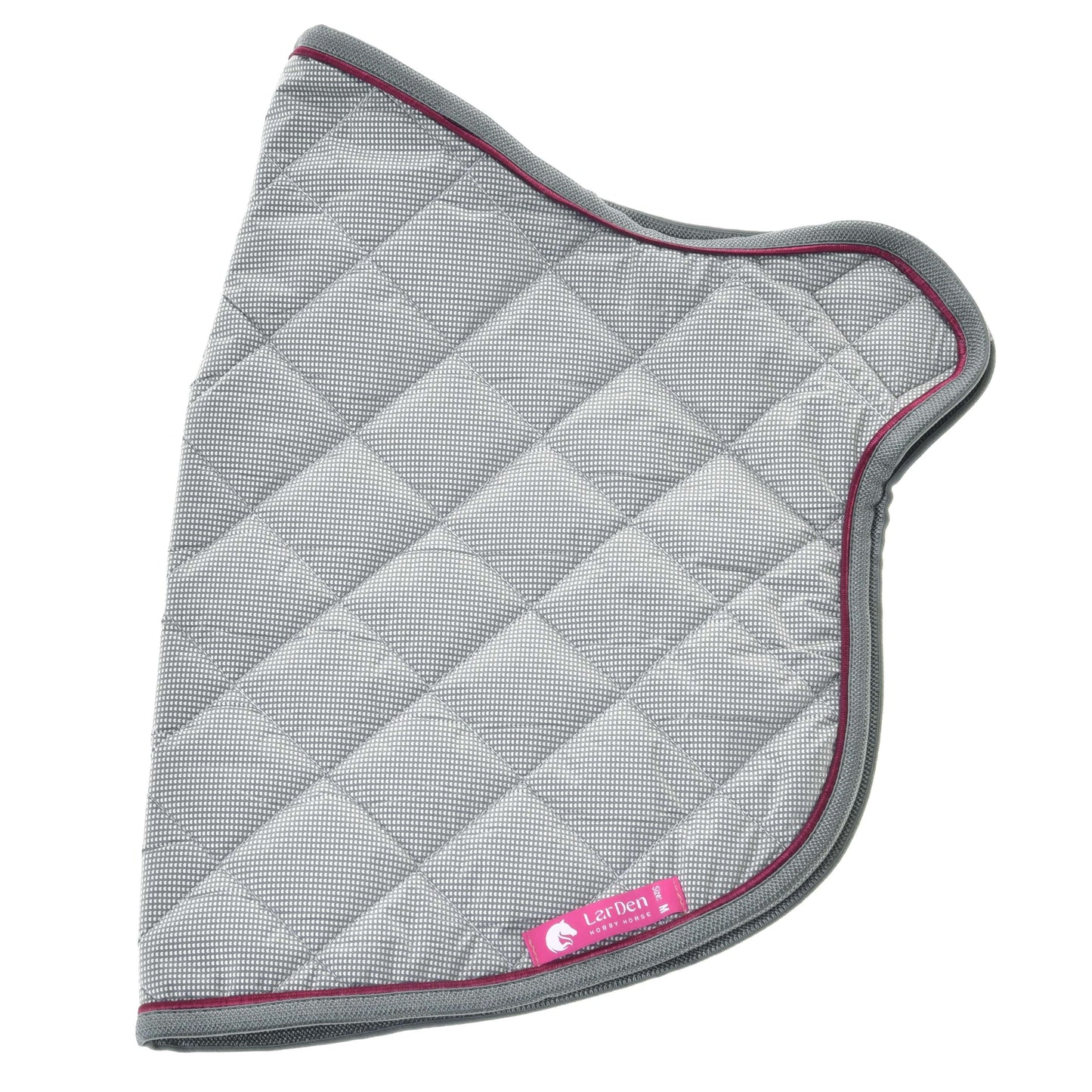 Couverture Argent Élégance de Hobby Horse LarDen, gilet ou couverture matelassé gris clair avec bordure gris foncé et étiquette rose Lemhan dans un coin, présenté à plat sur fond blanc.