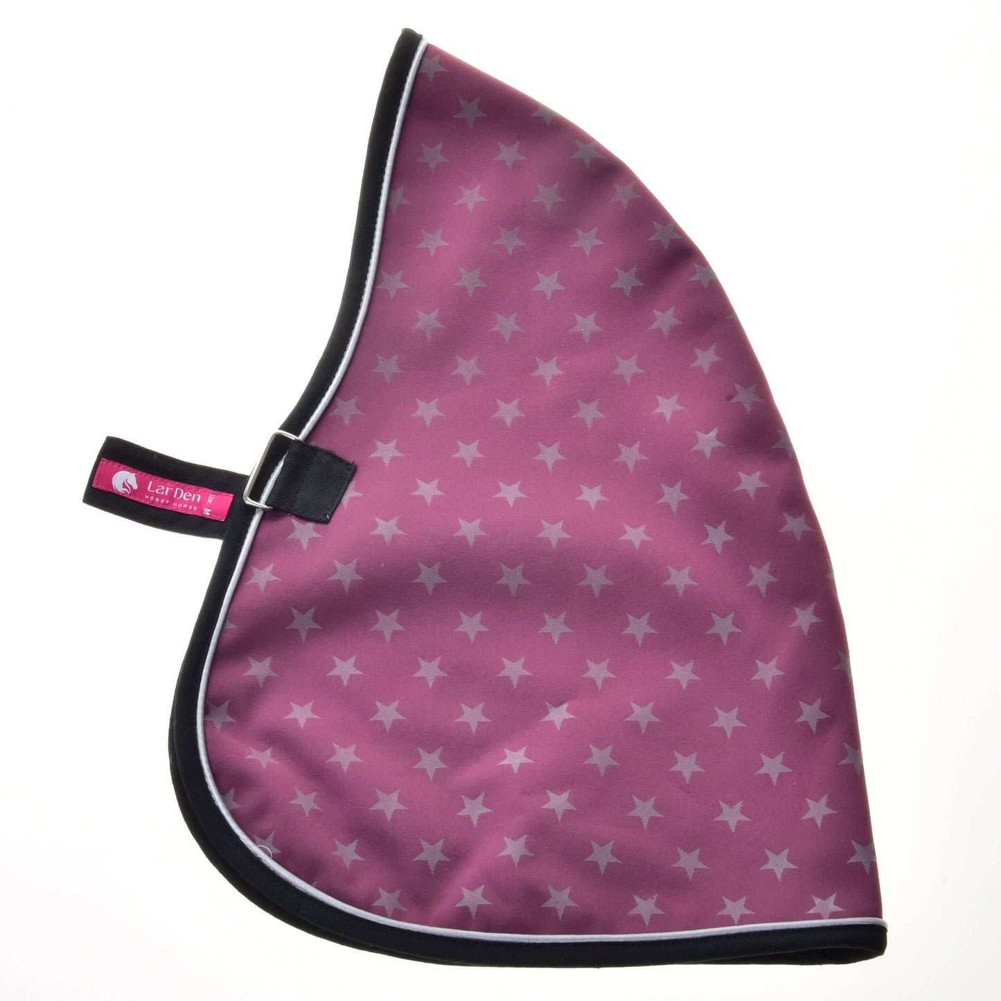 Couverture d'écurie violette de Hobby Horse LarDen avec étoiles gris clair, bordure noire et sangle noire avec étiquette rose, présentée sur fond blanc.