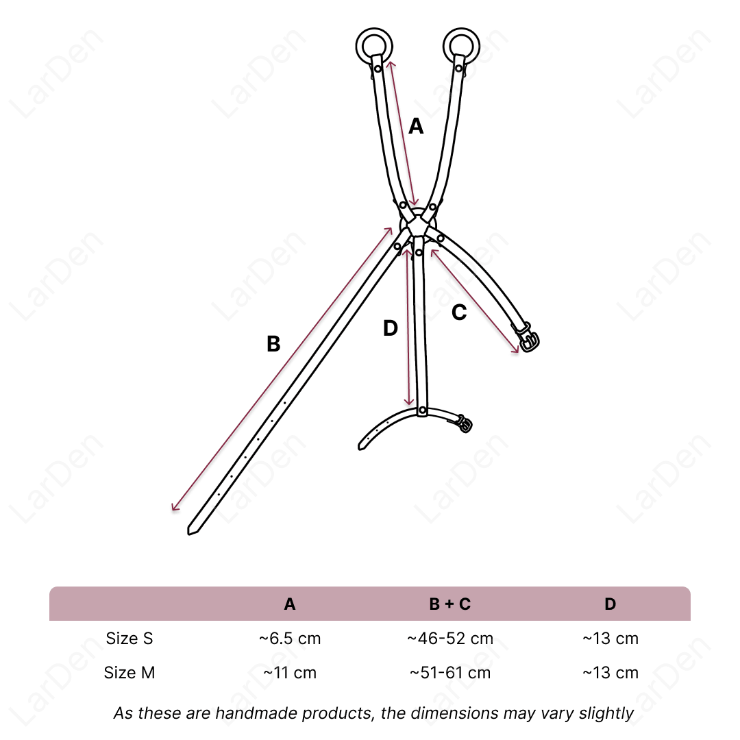 Diagramm eines Geschirrs für Hobby Horse mit beschrifteten Abschnitten A, B+C und D, dargestellt mit Maßpfeilen. Darunter befindet sich eine Größentabelle für S und M mit den ungefähren Längen der einzelnen Abschnitte in Zentimetern – perfekt für Hobby Horsing Fans.