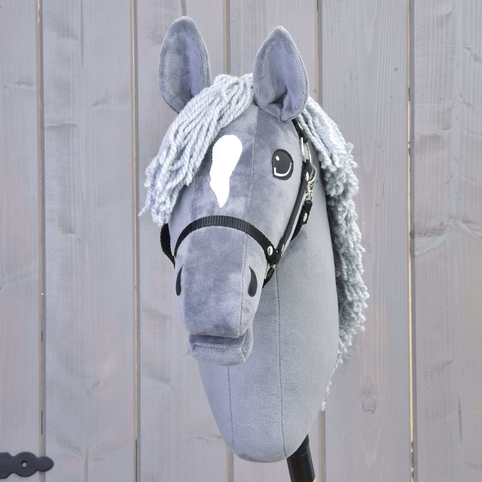 Hobby Horse Grace mit Schwarzem Halfter