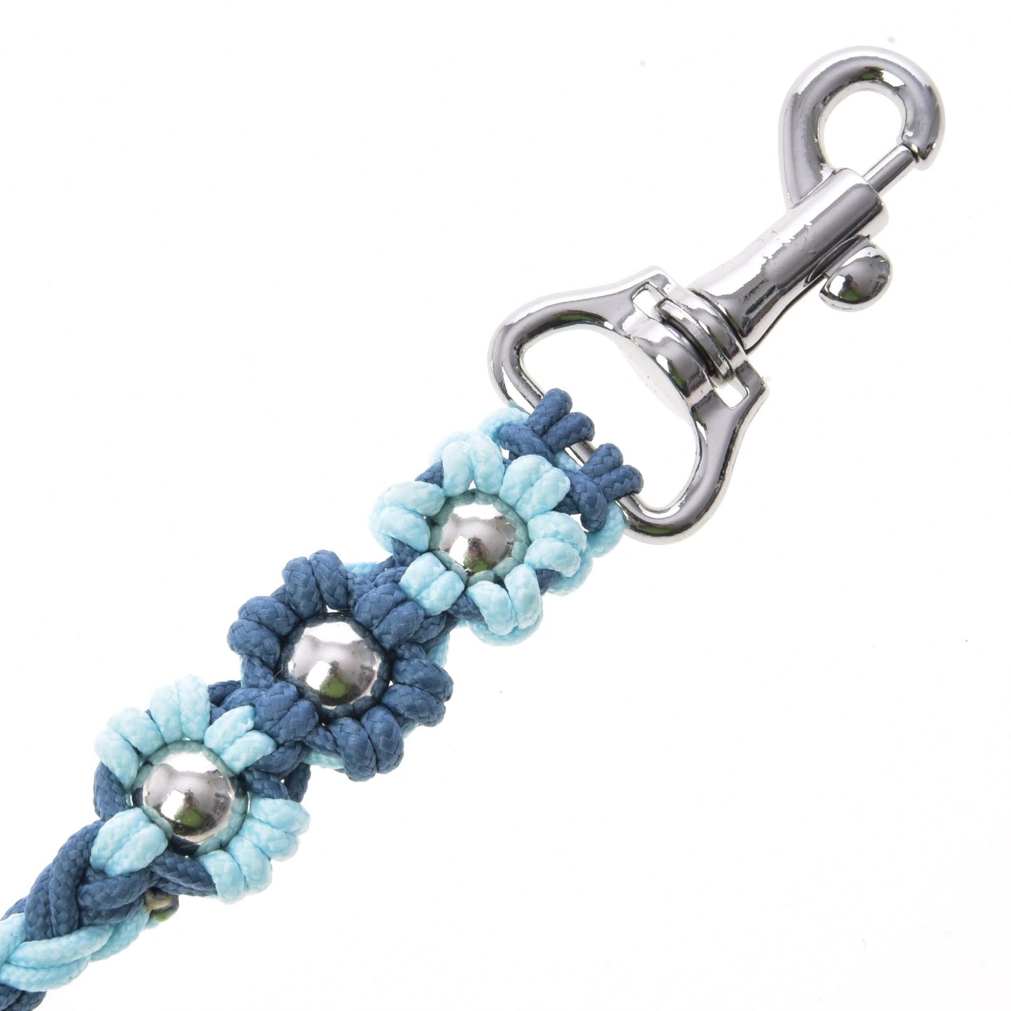 Gros plan sur la Hobby Horse - Corde de Conduite Bloom Bleu de Hobby Horse LarDen, avec matière tressée bleue, décorations métalliques en forme de fleur et mousqueton argenté brillant, idéale pour un équipement de qualité pour Hobby Horse.