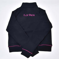 Das Hobby Horse LarDen LarDen Sweatshirt ist ein schwarzes Langarmoberteil mit schicker rosa Paspel an Bündchen und Saum sowie rosa Schrift auf der Rückseite, flach liegend mit gekreuzten Ärmeln gezeigt.