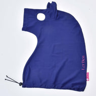 Ein blauer kapuzenförmiger Hobby Horse Schutzanzug LarDen von Hobby Horse LarDen aus Lycra mit kleinem ohrartigem Höcker, rundem Gesichtsloch, Kordelzügen unten und „LarDen“ in Rosa – ideal als Schutzanzug für Hobby Horse Fans.