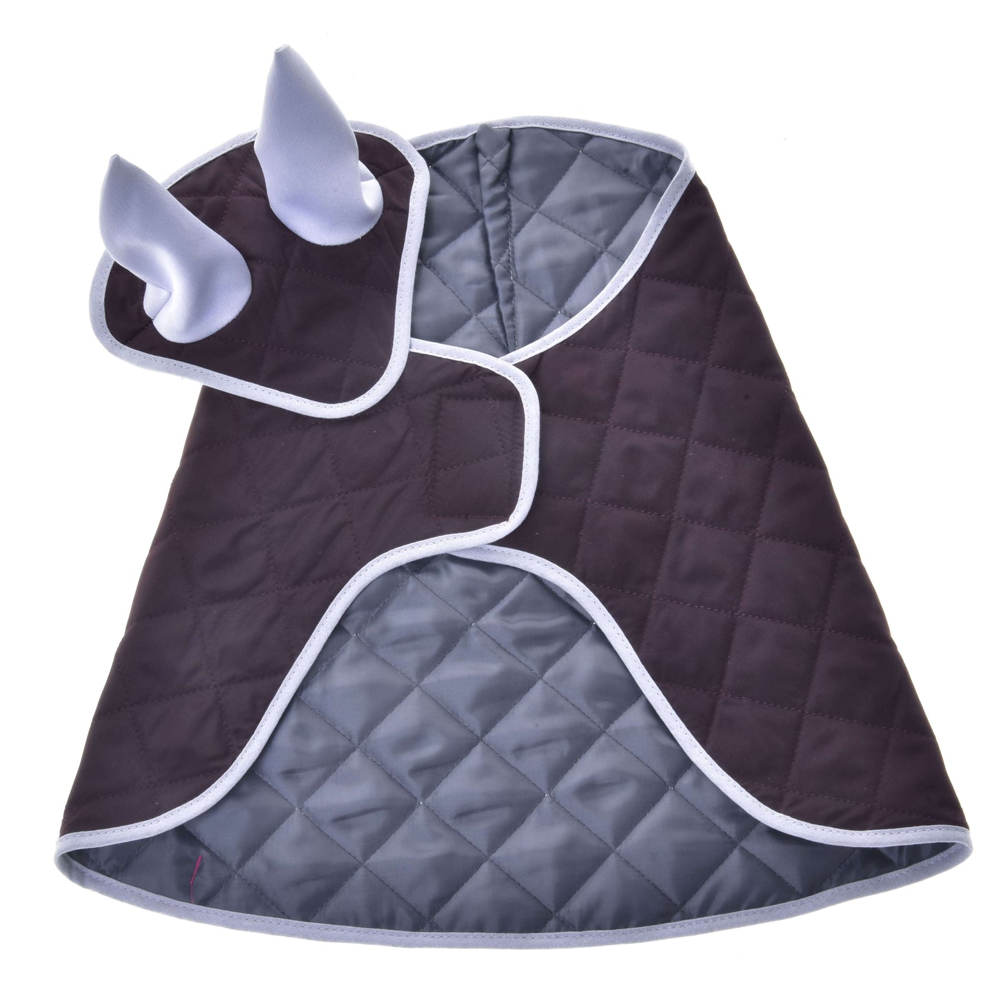 Set Purple von Hobby Horse LarDen ist eine gesteppte grau-schwarze Decke mit weißem Besatz, zwei aufrechten Ohren und tierisch inspirierten Details – ideal als besondere Decke oder verspielte Fliegenhaube für dein Hobby Horse.