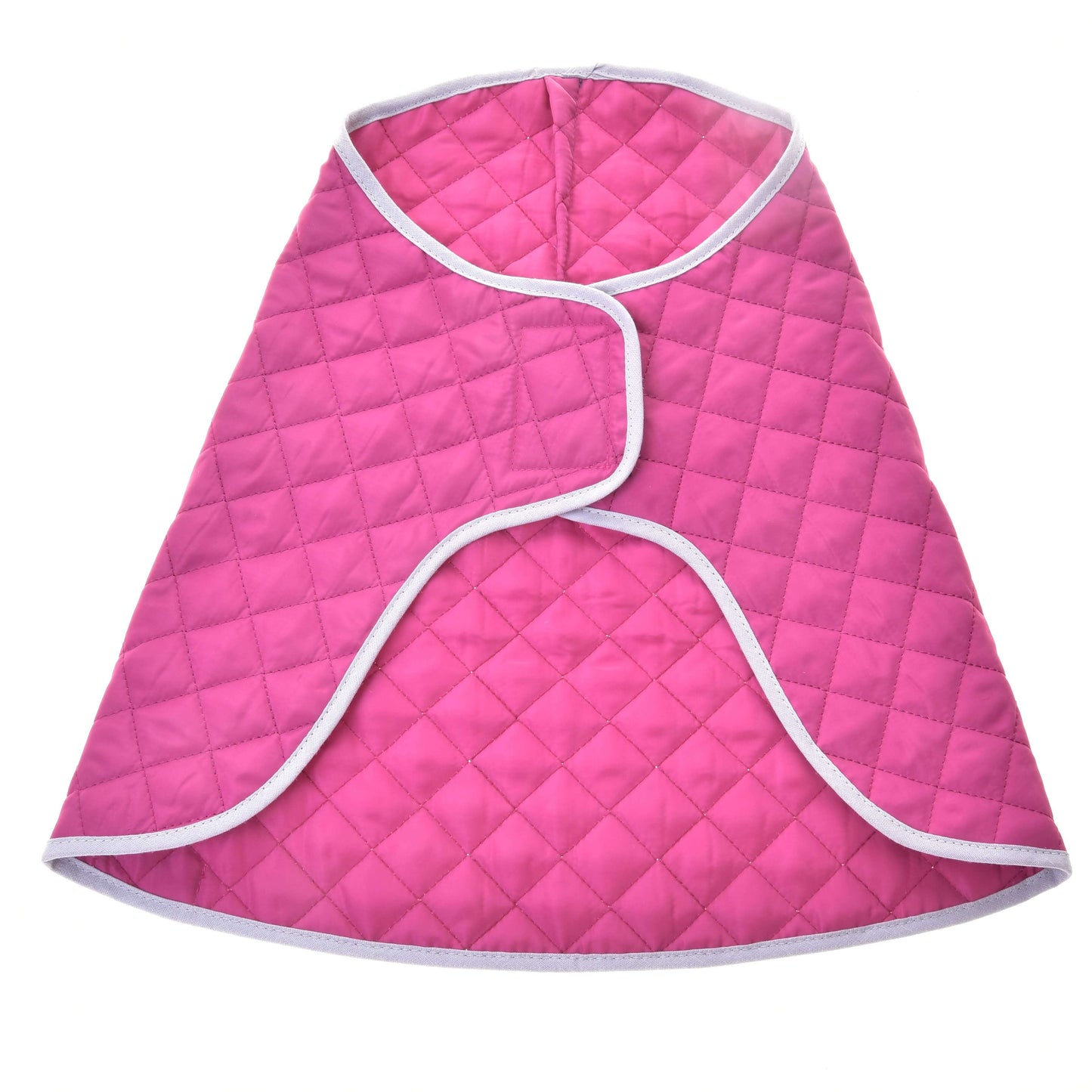 Das Hobby Horse LarDen Set Hot Pink Silver ist ein gesteppter, leuchtend pinker Umhang mit weißem Besatz und Rautenmuster, mit umlaufendem Frontverschluss – perfekt in Kombination mit deinem Lieblings-Deckenset.