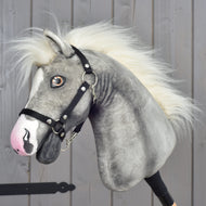 Hobby Horse Silver Moon von LarDen, grau-weißer Plüsch-Pferdekopf mit schwarzem Halfter
