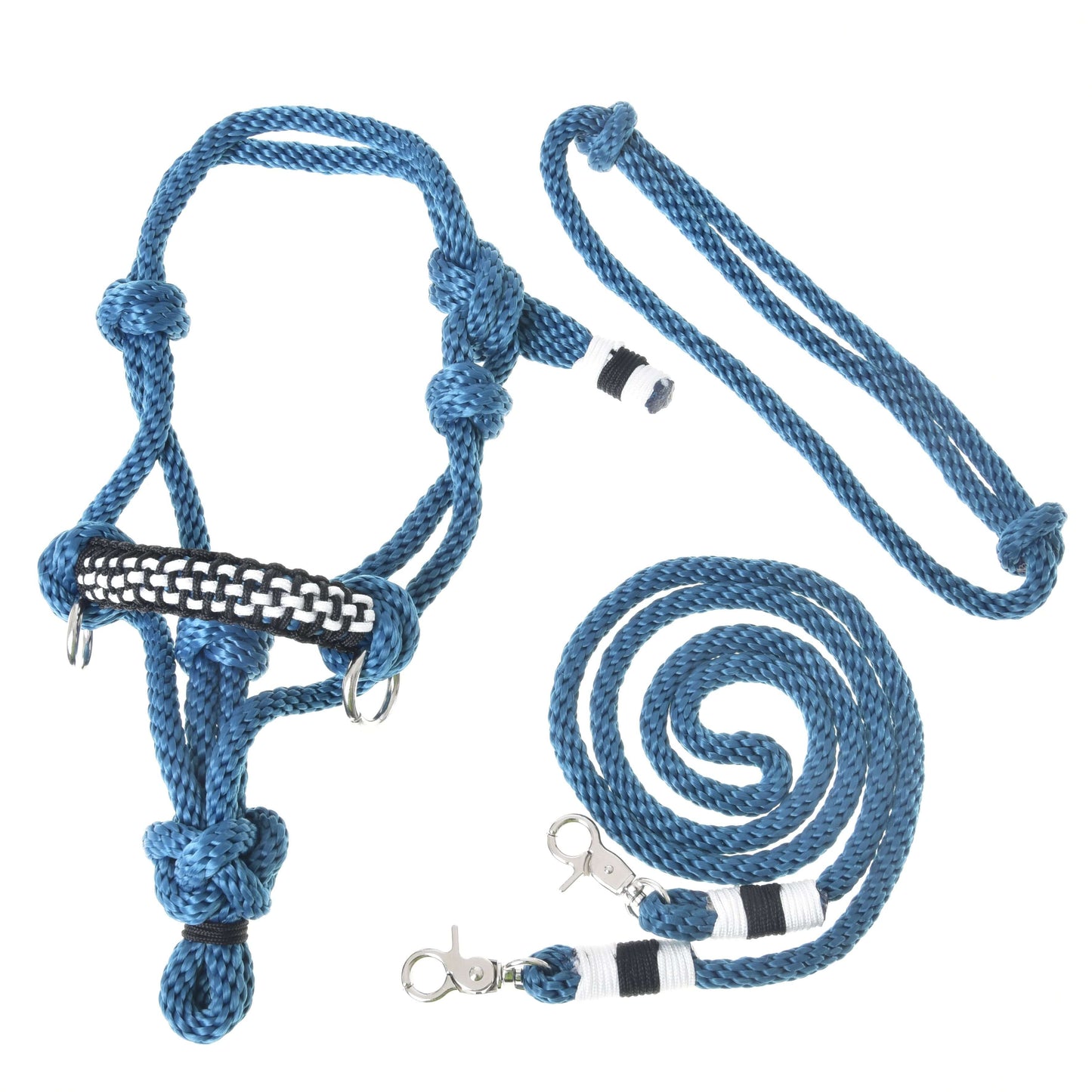 Seilset Chess von Hobby Horse LarDen mit blauem Seilhalfter und Führstrick mit Metallclips und schwarz-weißem Webdetail, ideal als Zubehör für Hobby Horse oder als Cordeo-Zügel, vor weißem Hintergrund.
