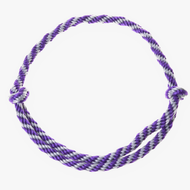 Cordéo rayé lilas de Hobby Horse LarDen avec corde en polypropylène violette et blanche entrelacée et nœuds de chaque côté, idéal comme cordéo artisanal pour votre Hobby Horse, présenté sur fond blanc.
