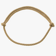 Cordéo Nature de Hobby Horse LarDen, corde en polypropylène tressé beige nouée en une boucle simple avec des nœuds aux extrémités, parfaite comme cordéo artisanal pour votre Hobby Horse, présentée sur fond blanc uni.