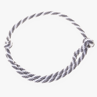 Cordéo rayure argent de Hobby Horse LarDen avec design torsadé artisanal noir et blanc, disposé en forme circulaire avec un nœud simple à droite, présenté sur fond blanc.