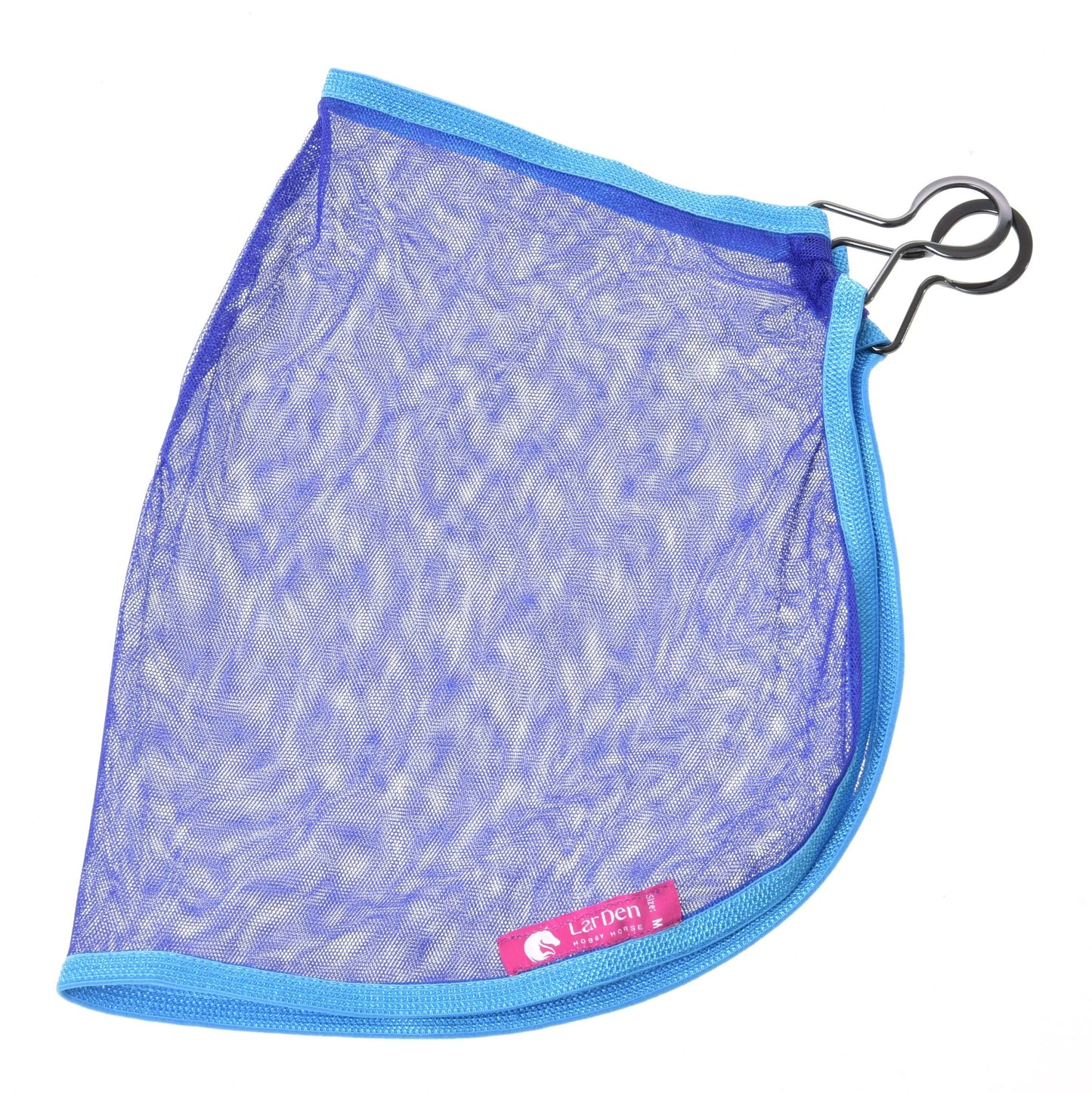 Die Fliegendecke von Hobby Horse LarDen ist vor weißem Hintergrund zu sehen – sie ist eine blaue Mesh-Tasche mit türkiser Einfassung, Metallclip an der oberen Ecke und kleinem rosa Etikett, ideal als Aufbewahrung für Zubehör oder Ausrüstung.