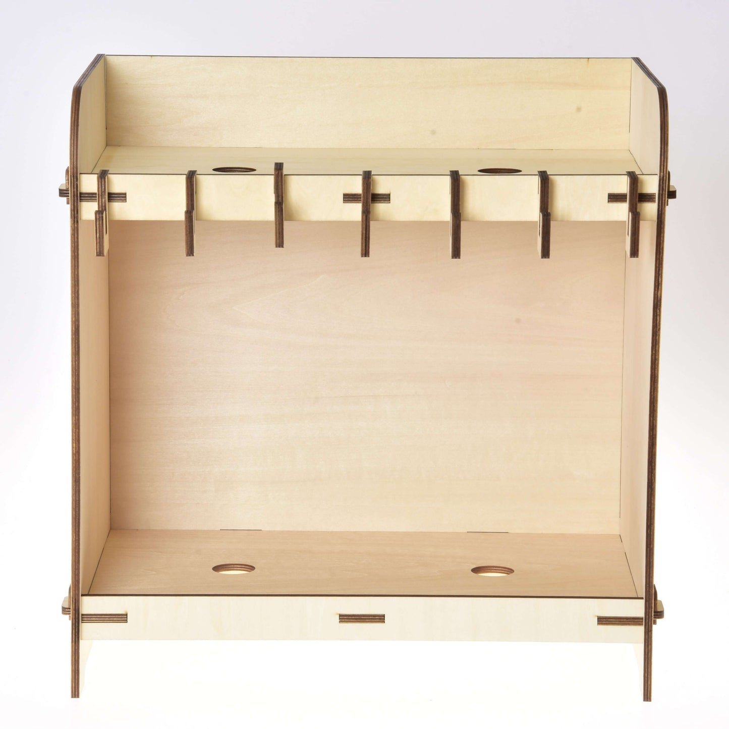 Hobby Horse LarDen Stall für 2 Hobby Horse aus unbehandeltem Sperrholz mit oberer Ablage, fünf Haken, großem offenem Stauraum und unterer Schublade, perfekt zum Organisieren und Individualisieren deiner Hobby Horse Sammlung.