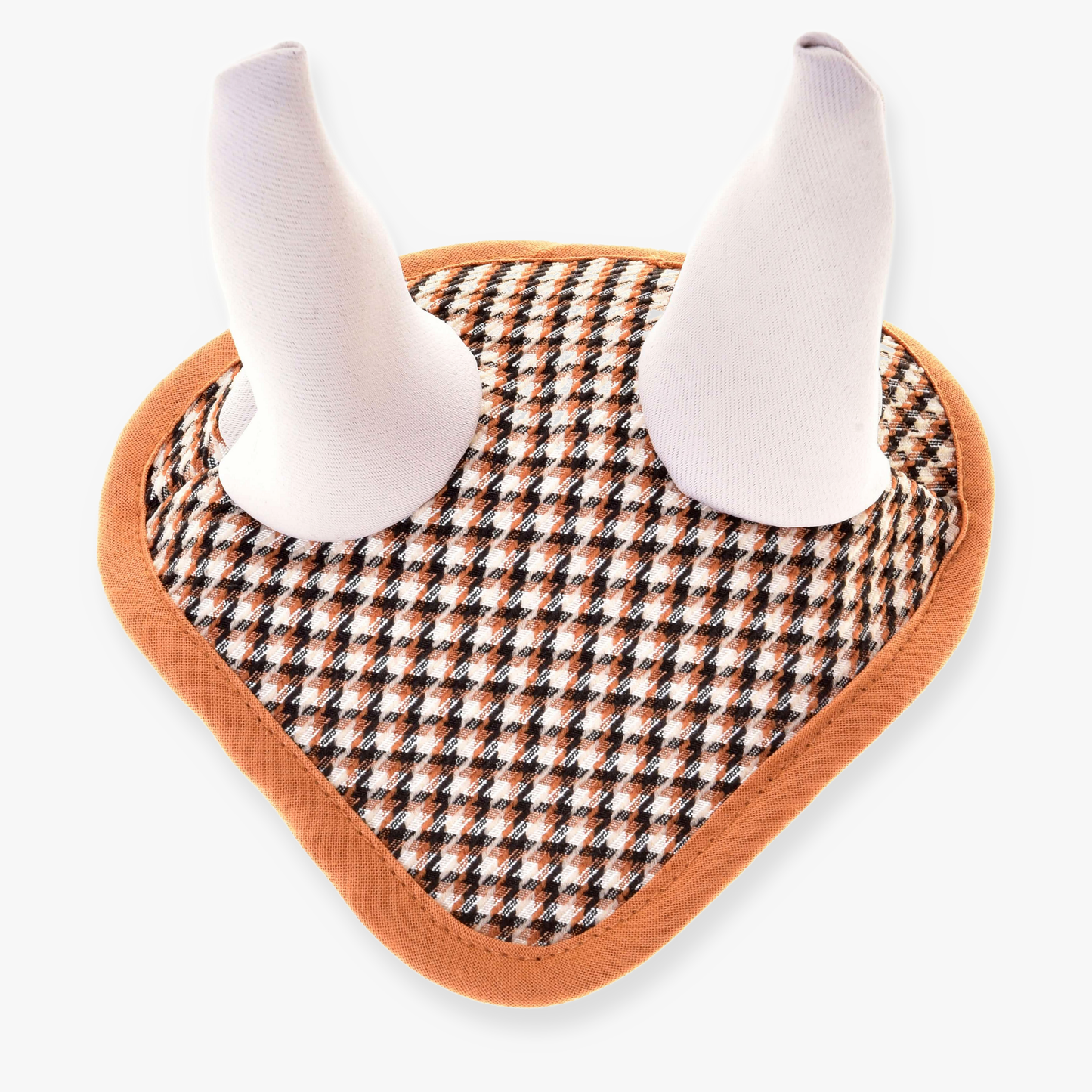 Bonnet d’oreilles anglais marron à carreaux de Hobby Horse LarDen avec motif à carreaux marron et blanc, deux oreilles blanches en forme de cône et une bordure marron clair, idéal pour la protection du cheval contre les insectes.
