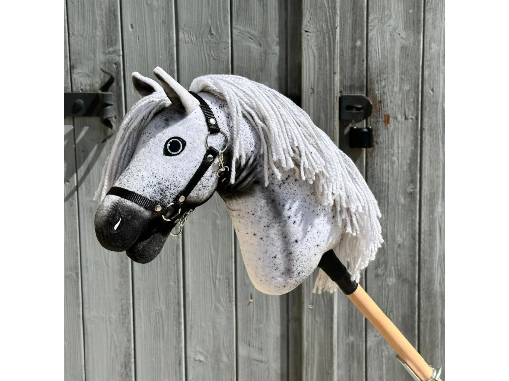 Hobby Horse Naivy mit schwarzem Halfter