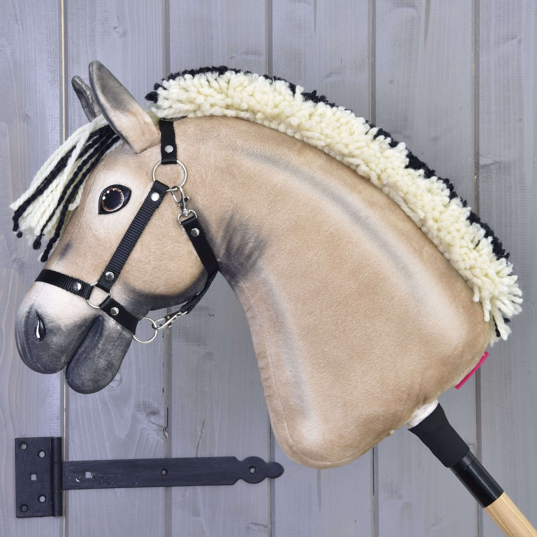 Hobby Horse Ozzy mit Schwarzem Halfter