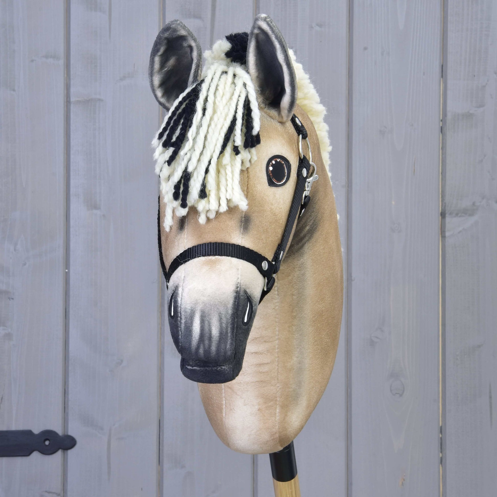 Hobby Horse Ozzy mit Schwarzem Halfter