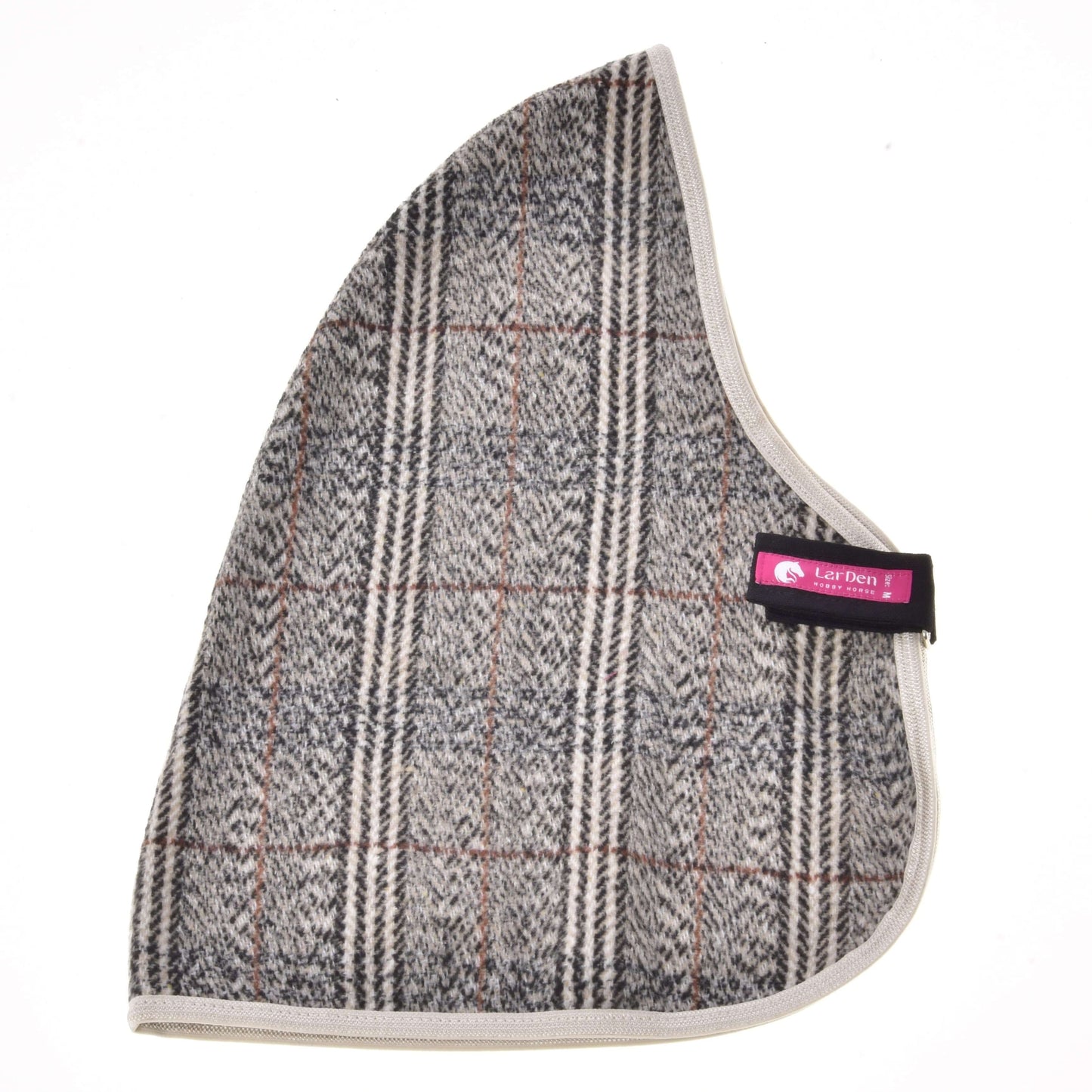 Protège-oreilles à carreaux gris et beige avec bordure blanche et étiquette rose LeMieux, présenté sur fond blanc, idéal pour accompagner votre couverture d'écurie à petits carreaux fins de Hobby Horse LarDen.