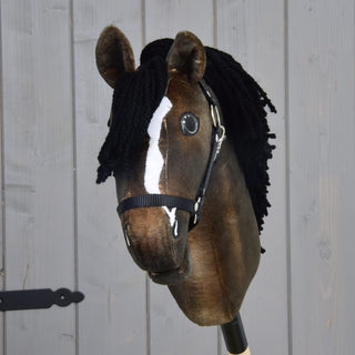 Hobby Horse Sundance mit schwarzem Halfter