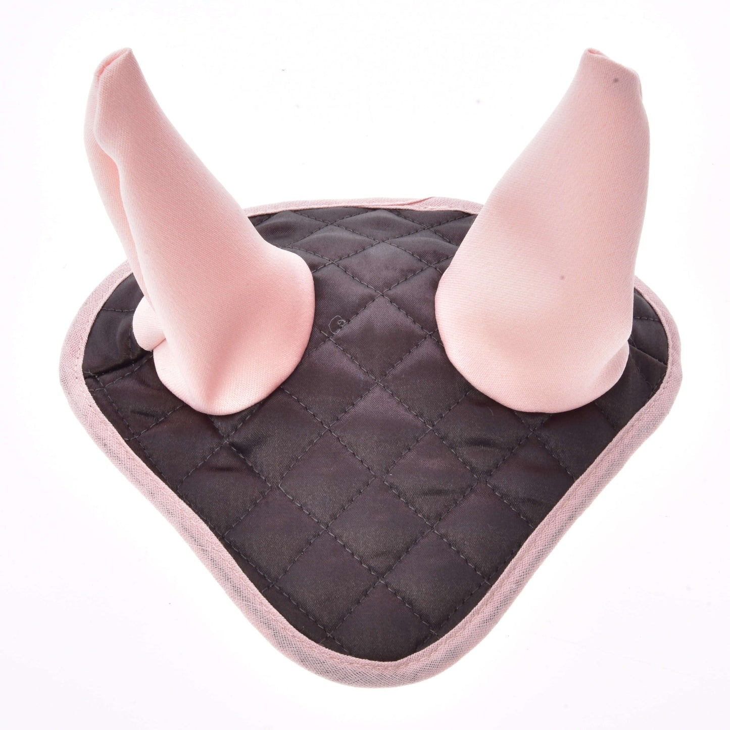Set Thermo Sweety von Hobby Horse LarDen ist ein rosa-schwarzes gestepptes Stoffteil mit zwei aufrecht stehenden, spitzen Ohrformen – ideal als lustiges Fliegenhauben-Set oder dekoratives Pferdeaccessoire mit tierischem Design.