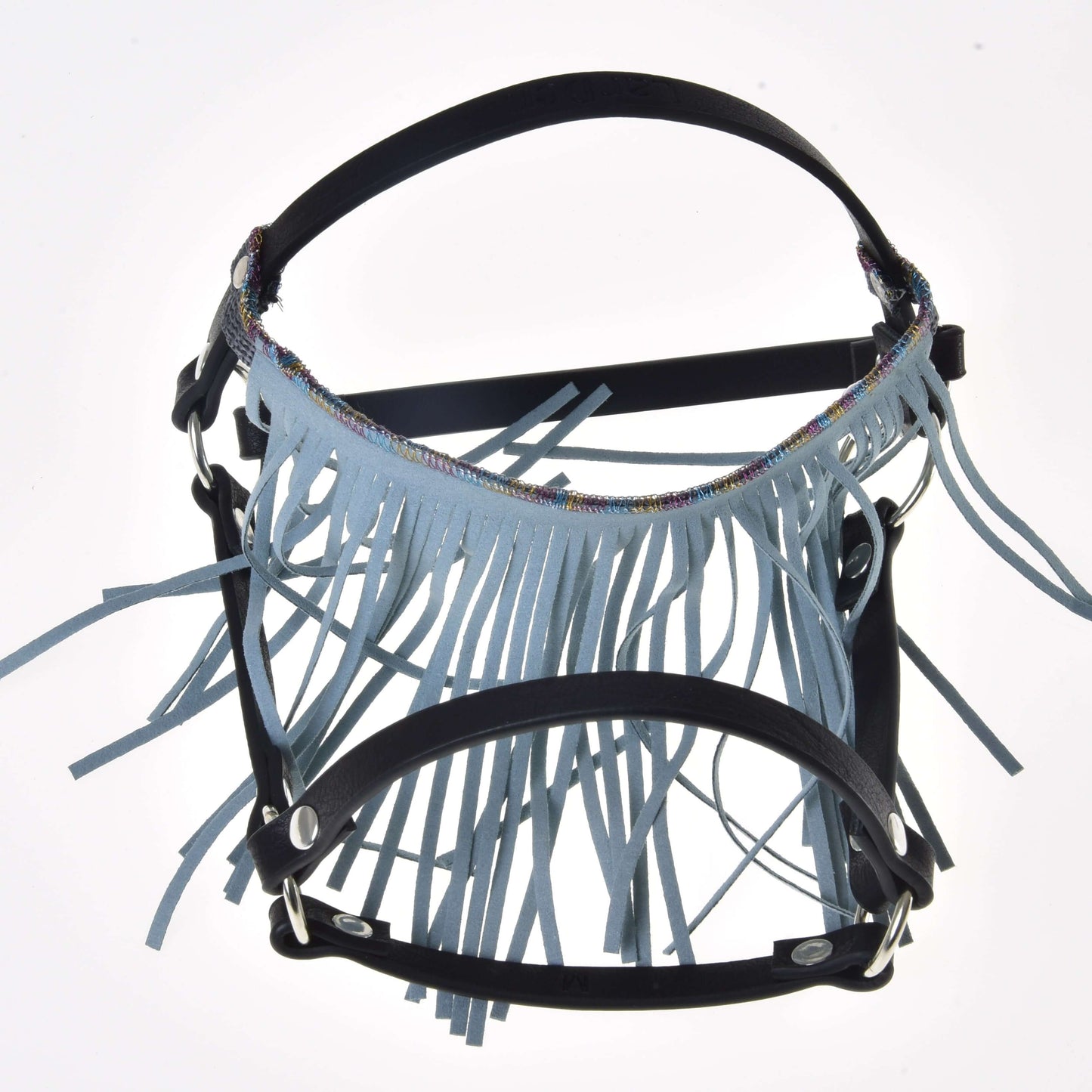Licol noir avec franges turquoise clair de Hobby Horse LarDen, avec cuir noir, franges bleu clair et pièces argentées, idéal comme accessoire pour Hobby Horse ou comme ajout élégant à toute collection.