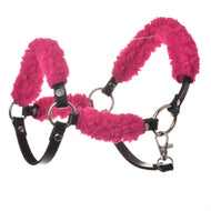 Schwarzes Halfter mit Full rosa Fell - Kunstleder von Hobby Horse LarDen aus Kunstleder mit leuchtend rosa flauschiger Polsterung und Metallbeschlägen, eine stilvolle Wahl für dein Hobby Horse.