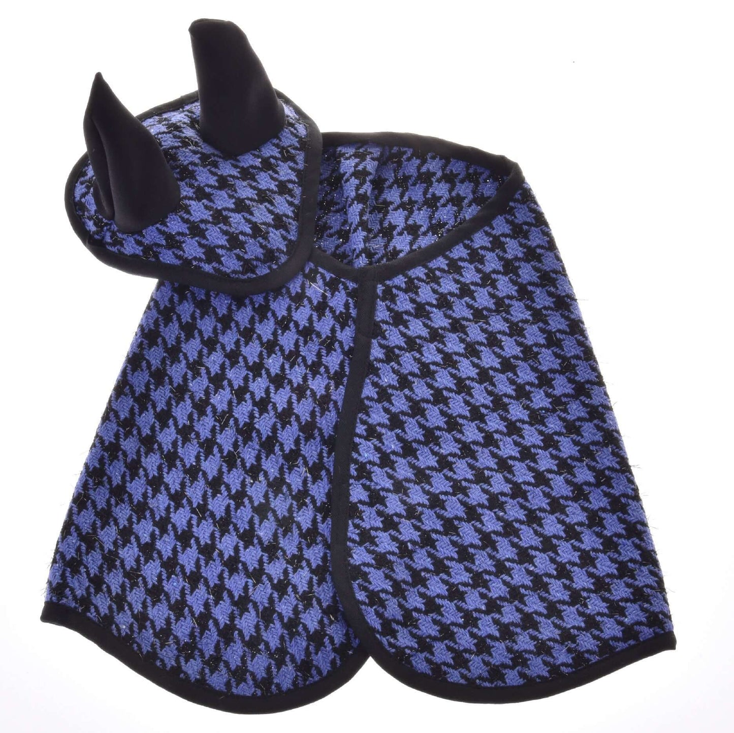 Ensemble festif à carreaux bleu (bonnet d'oreilles et couverture) de Hobby Horse LarDen, avec bonnet d’oreilles pour animal au motif pied-de-poule bleu et noir, bordure noire et oreilles noires dressées, présenté à plat sur fond blanc.